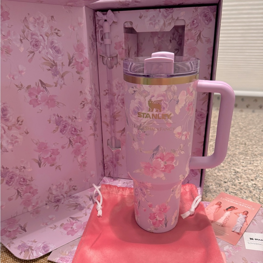 🎀Stanley X Love Shack Fancy🎀
Limited Edition 💜Happy Thoughts💜